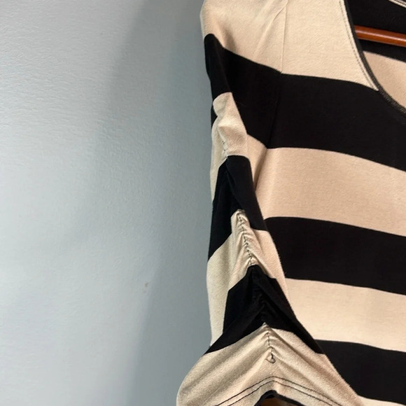 WHITE HOUSE BLACK MARKET Y2K Striped Keyhole Top Black Tan Half Ruched Sleeve XS - Picture 5 of 12